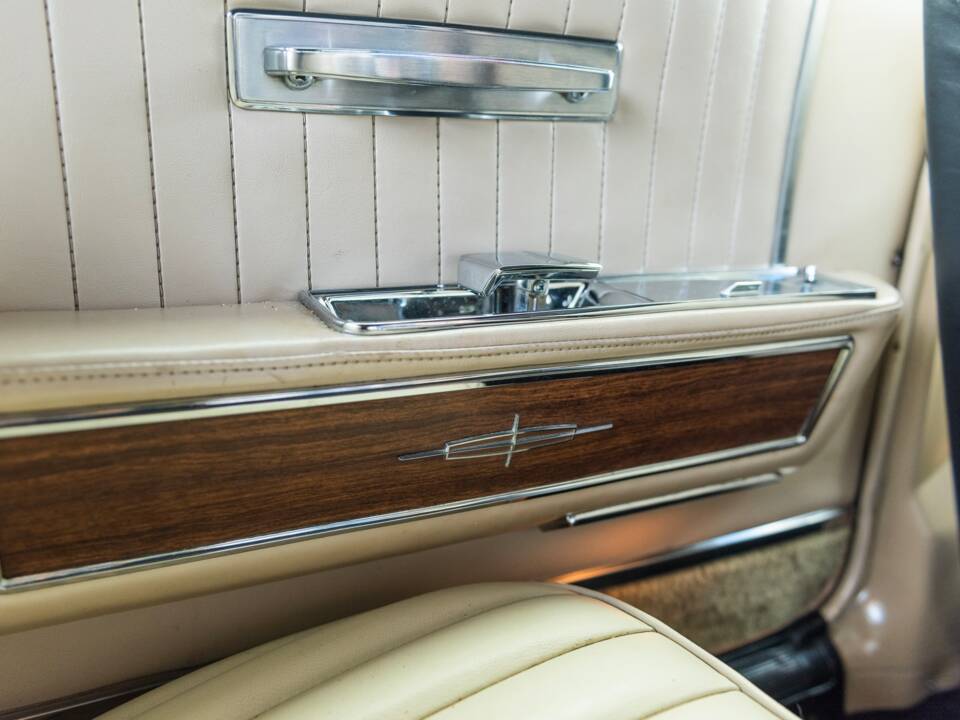 Bild 76/100 von Lincoln Continental Convertible (1965)