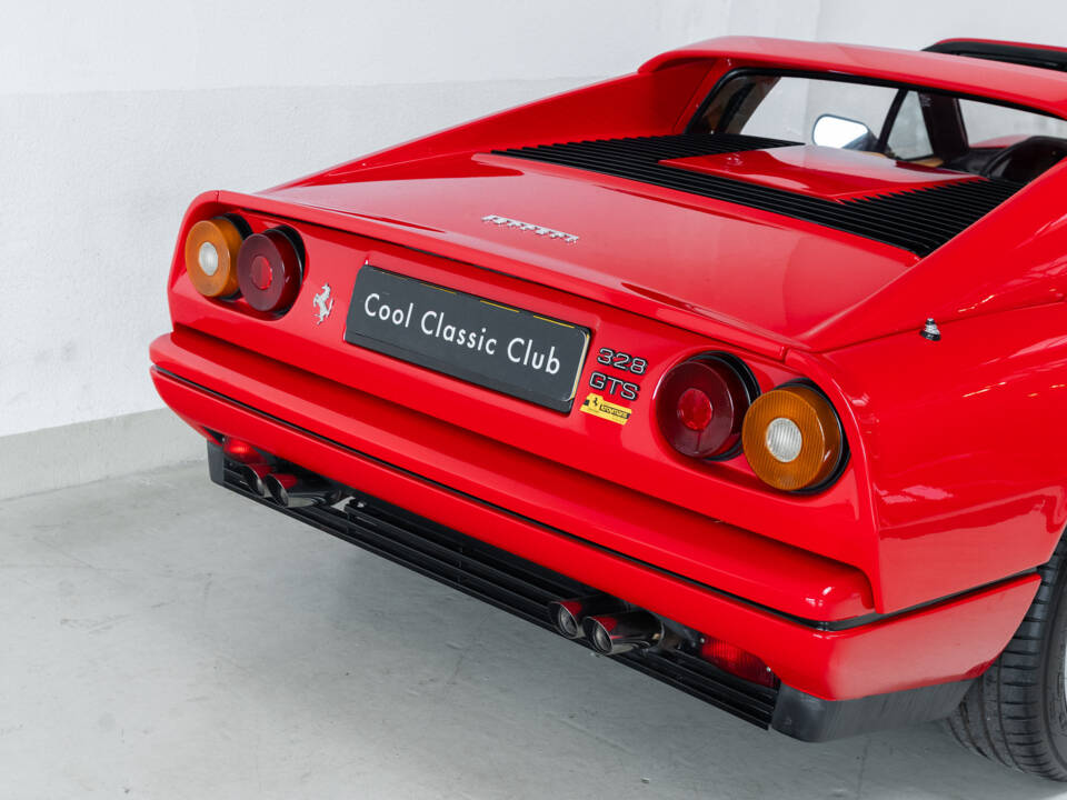 Bild 28/38 von Ferrari 328 GTS (1987)