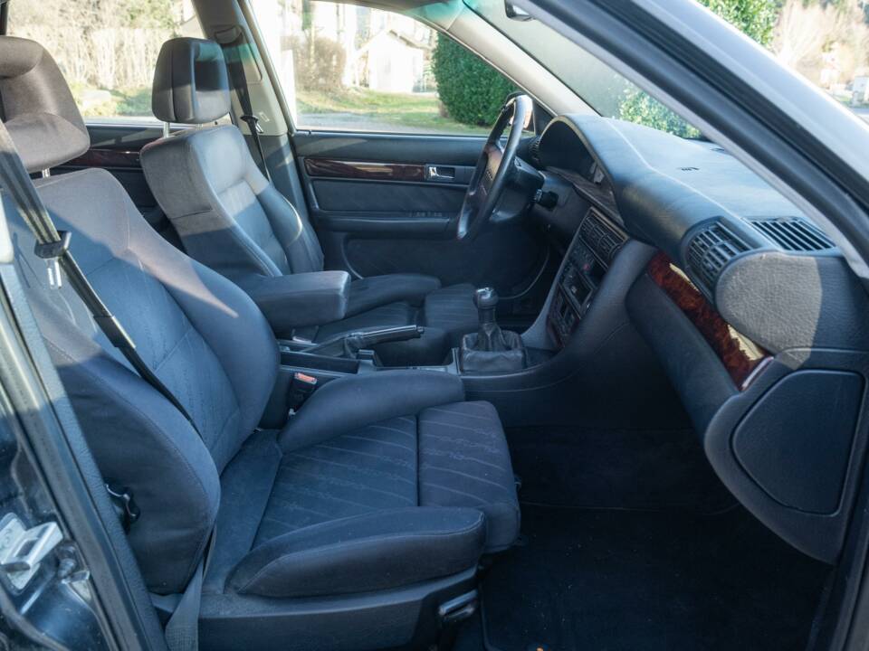 Afbeelding 23/73 van Audi 100 S4 Quattro (1993)