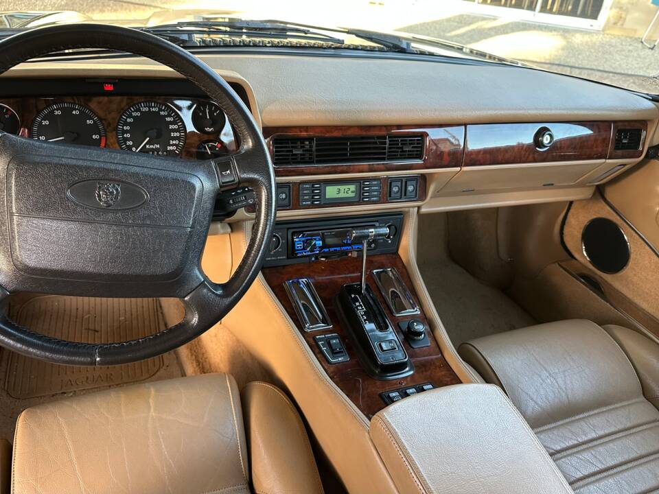 Image 7/18 of Jaguar XJS 6.0 V12 (1993)