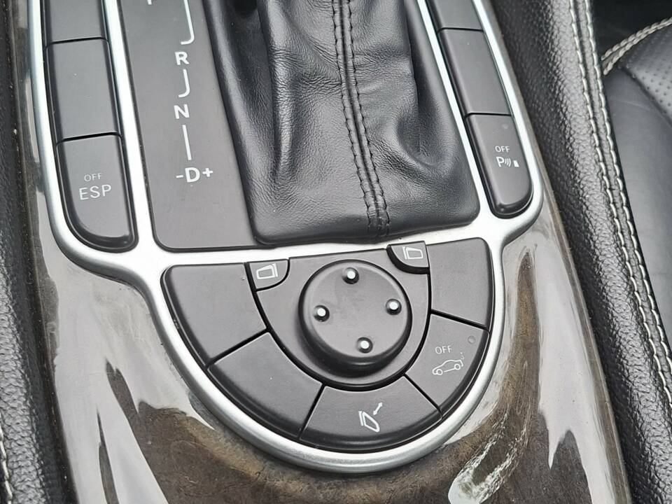 Image 11/30 of Mercedes-Benz SL 350 "Edition 50" (2004)