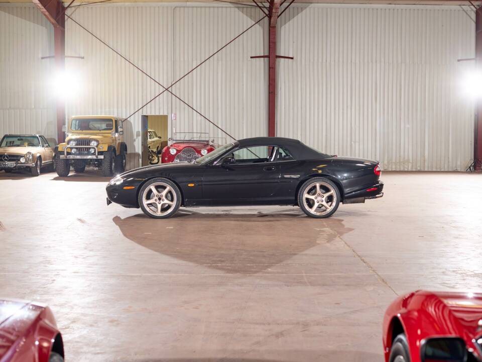 Bild 18/55 von Jaguar XKR (2000)