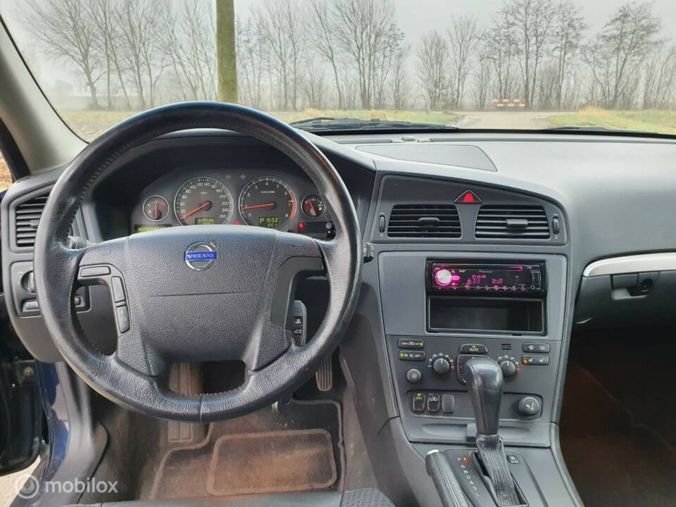 Image 9/31 of Volvo V 70 2.4 (2003)