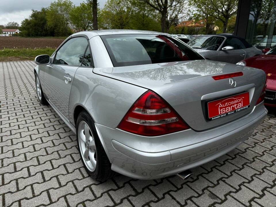 Image 5/18 of Mercedes-Benz SLK 200 Kompressor (2002)