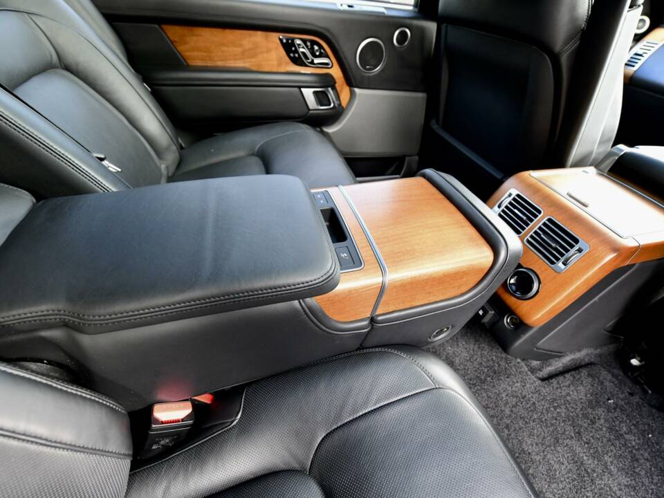 Image 40/50 of Land Rover Range Rover V8 SV Autobiography (2018)