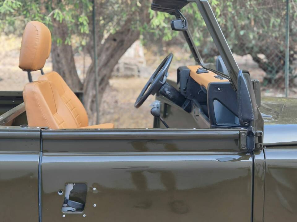 Image 17/25 of Land Rover 90 (1986)