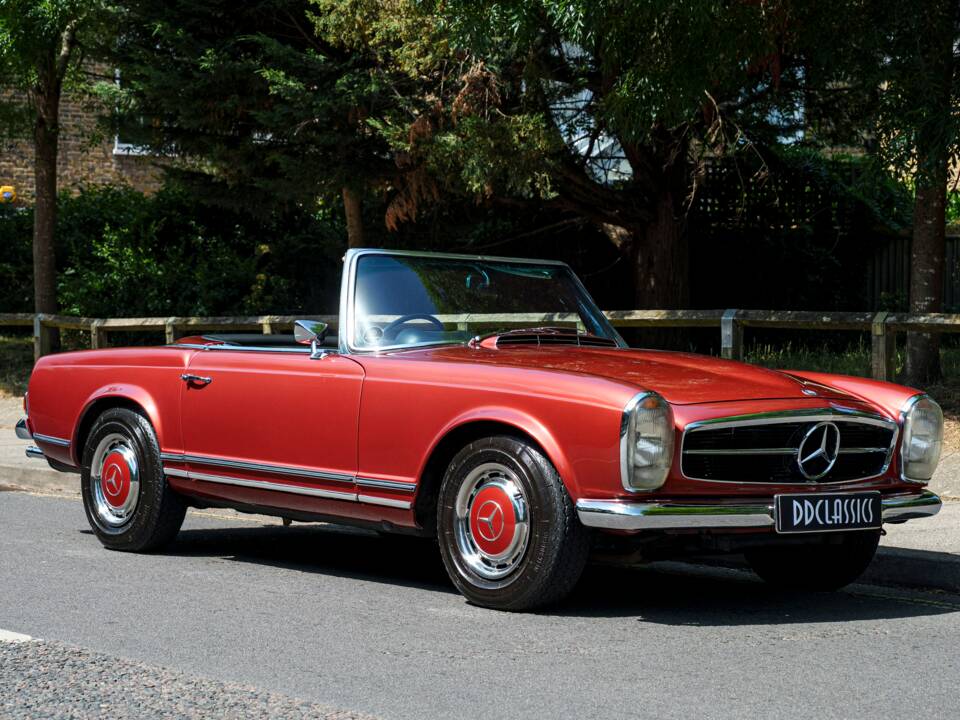 Image 2/33 of Mercedes-Benz 280 SL (1970)