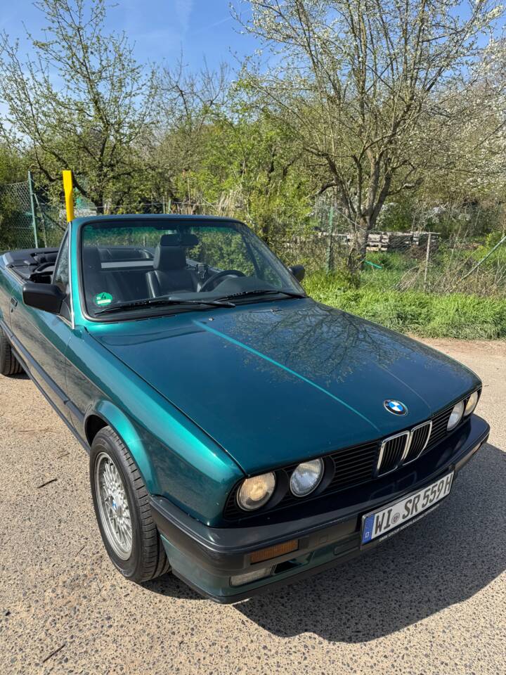 Image 2/11 de BMW 318i (1993)