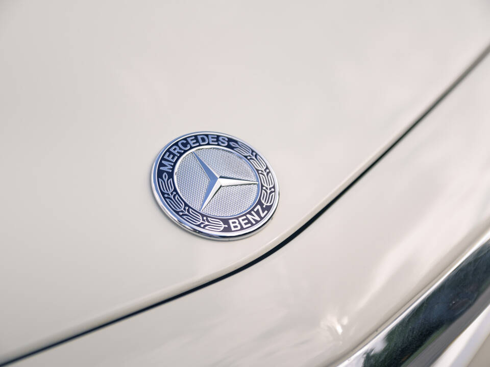 Image 22/60 of Mercedes-Benz 230 SL (1967)