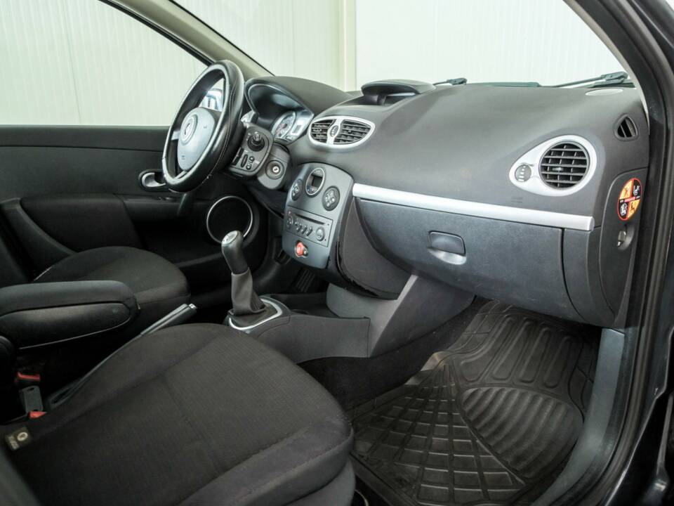 Imagen 4/15 de Renault Clio III 1.4 16V (2006)