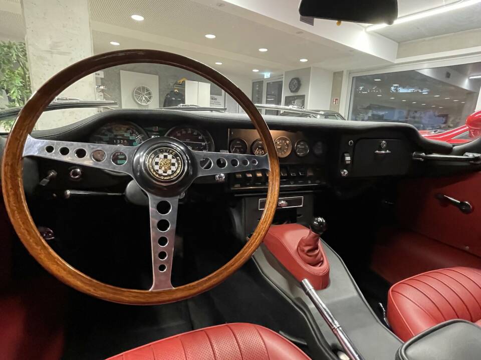 Afbeelding 28/34 van Jaguar E-Type (1968)