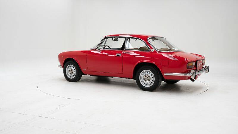 Image 4/15 de Alfa Romeo 2000 GT Veloce (1974)