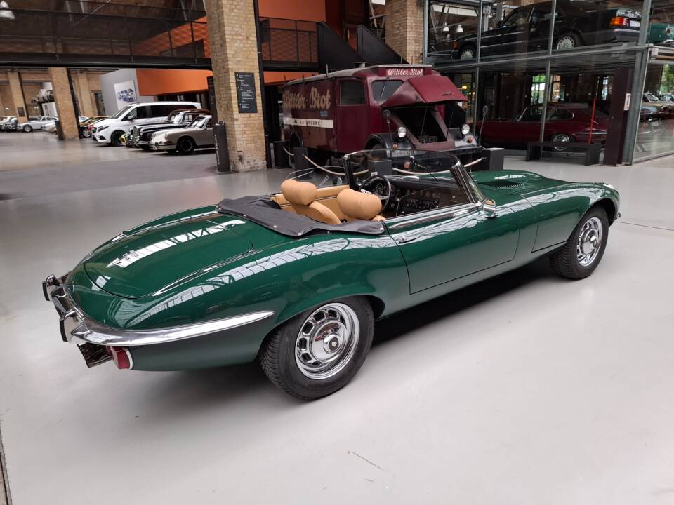 Image 4/29 de Jaguar Type E V12 (1975)