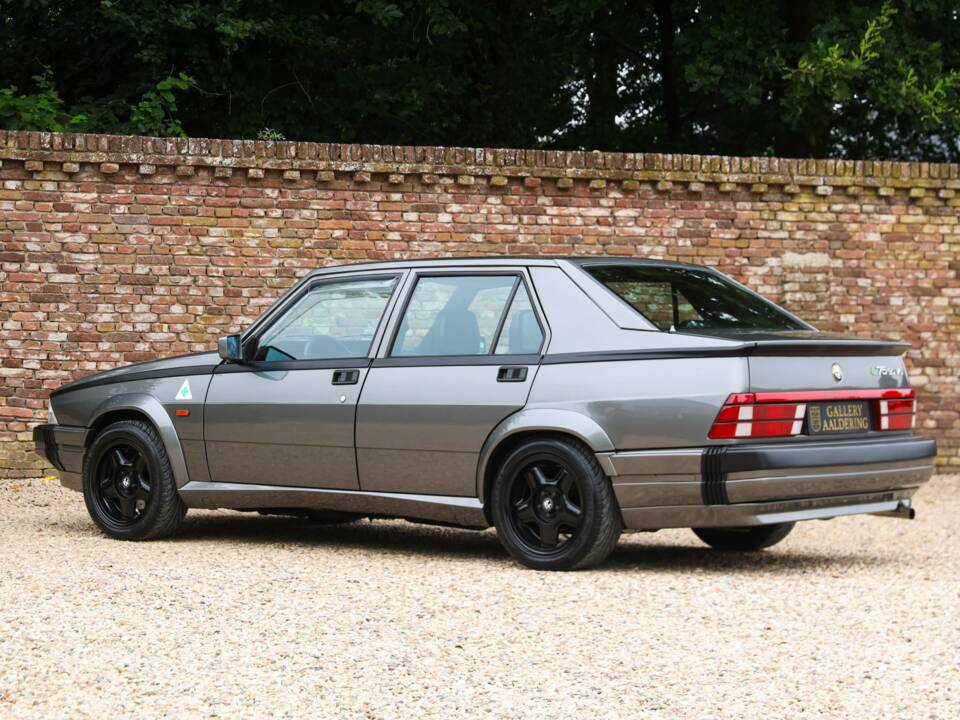 Image 41/50 of Alfa Romeo 75 3.0 V6 QV (1988)