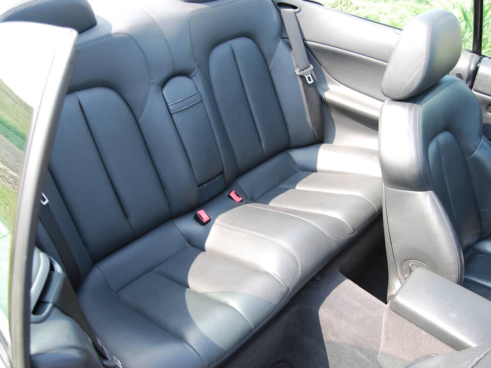 Image 34/46 of Mercedes-Benz CLK 200 (1999)