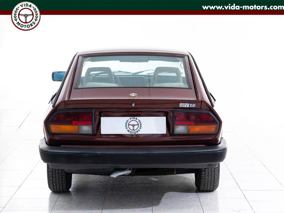 Image 5/11 of Alfa Romeo GTV 2.0 (1986)