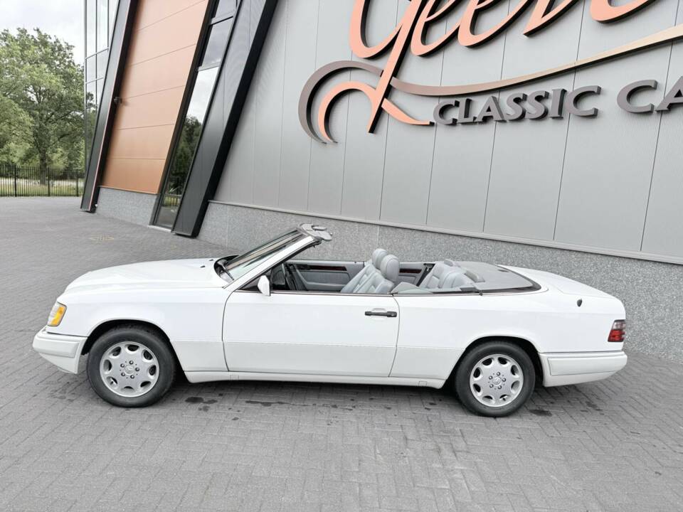 Imagen 2/41 de Mercedes-Benz E 320 (1995)