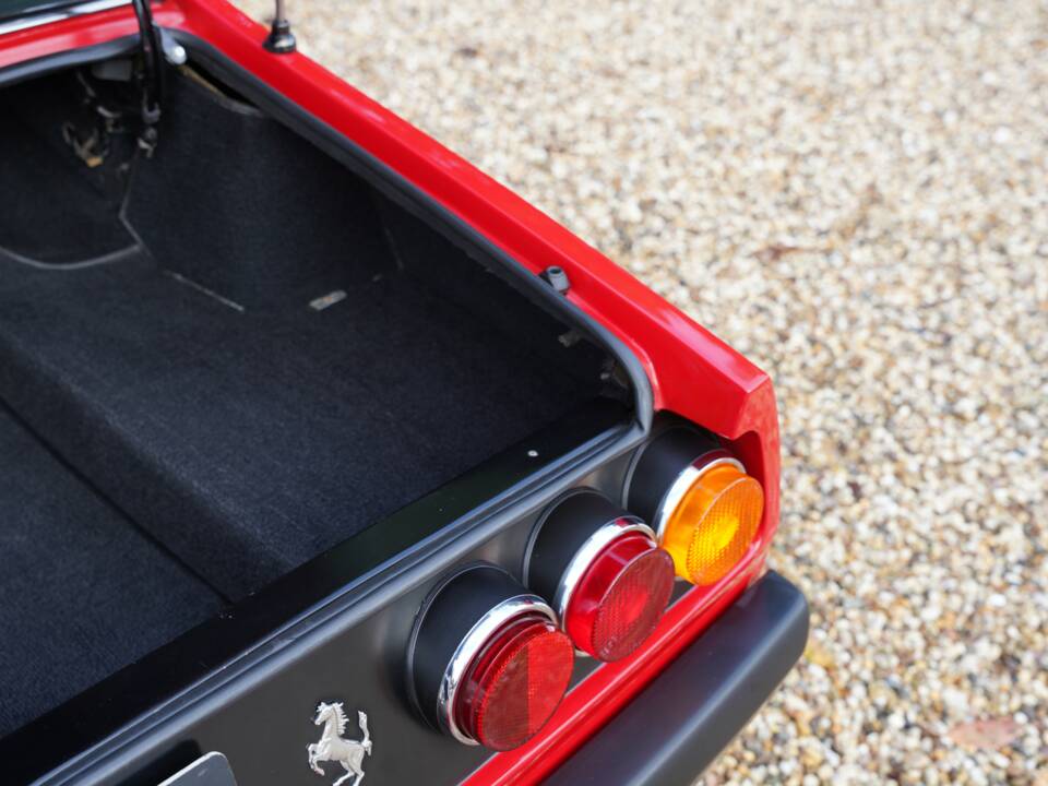 Image 36/50 de Ferrari 365 GT4 2+2 (1974)