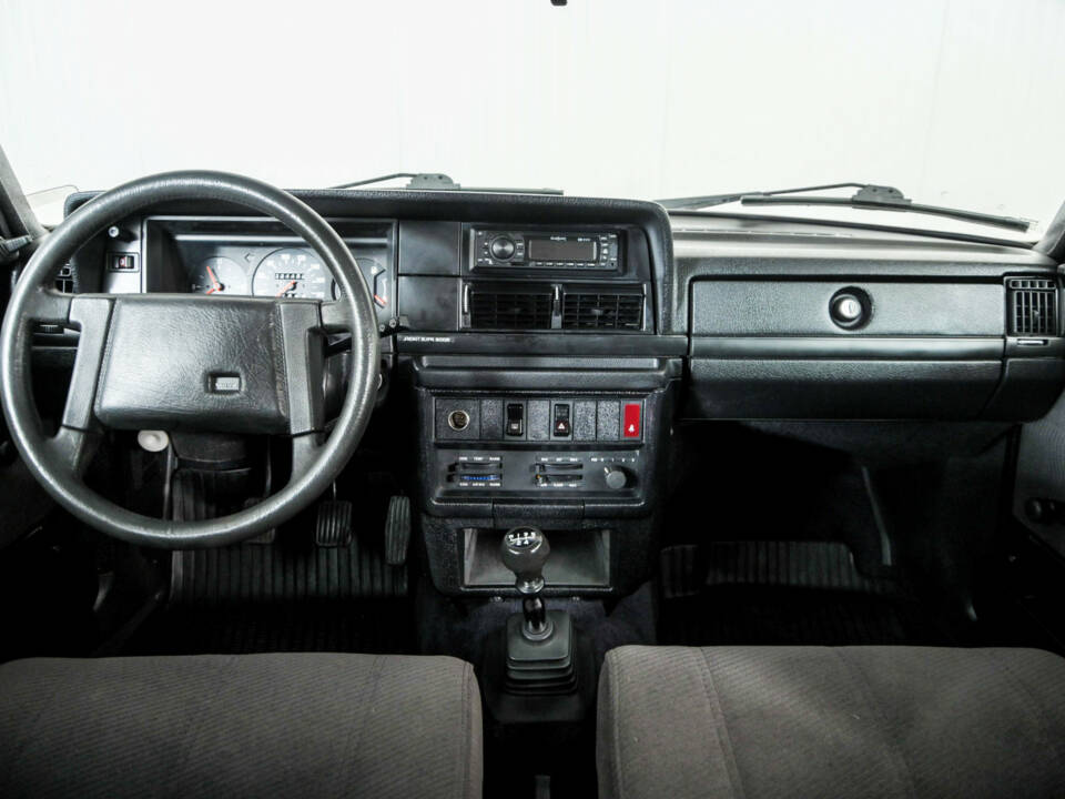Image 7/50 of Volvo 240 (1987)