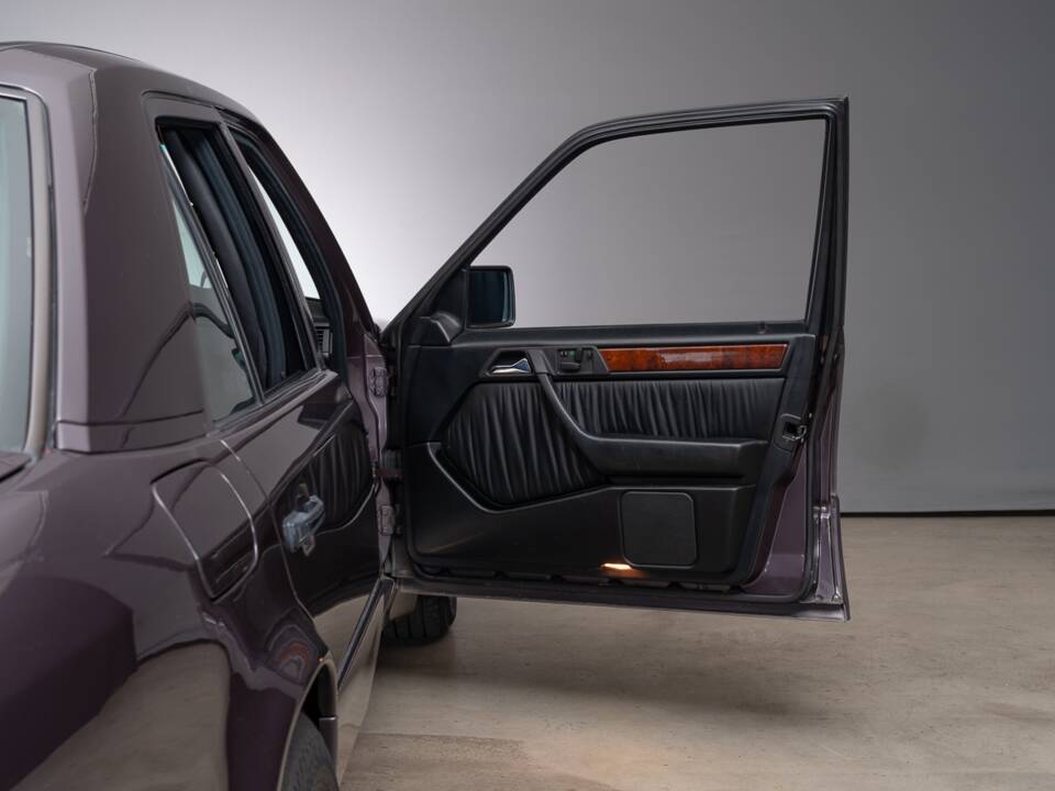 Bild 15/38 von Mercedes-Benz 500 E (1992)