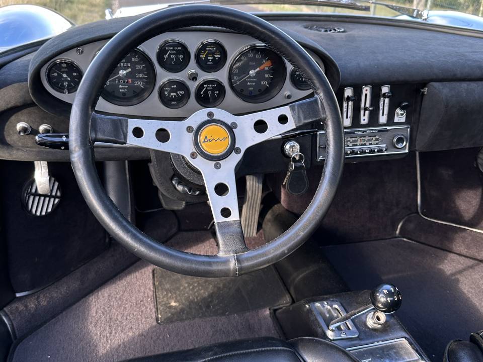 Image 13/20 de Ferrari Dino 246 GT (1972)