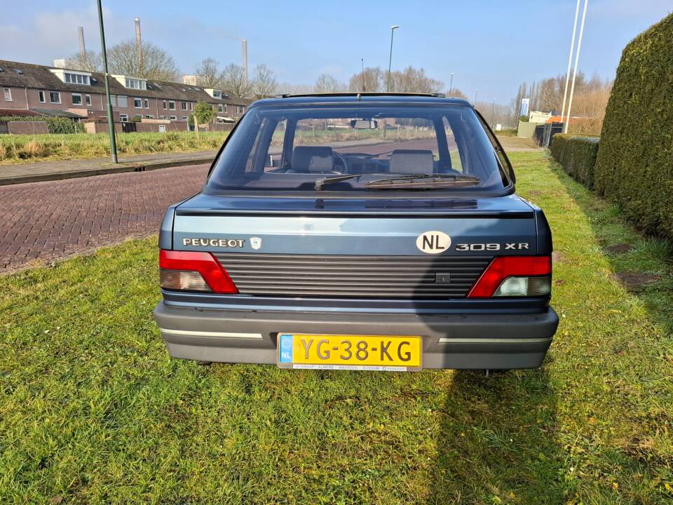 Image 5/27 de Peugeot 309 (1990)