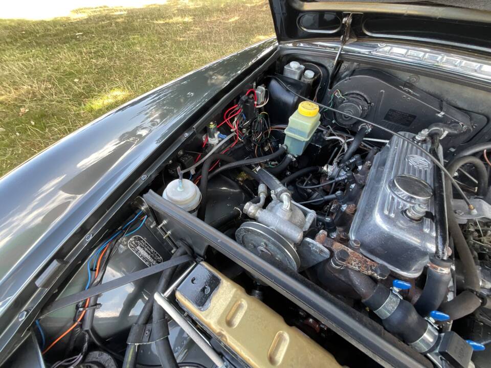 Imagen 35/45 de MG MGB GT (1974)