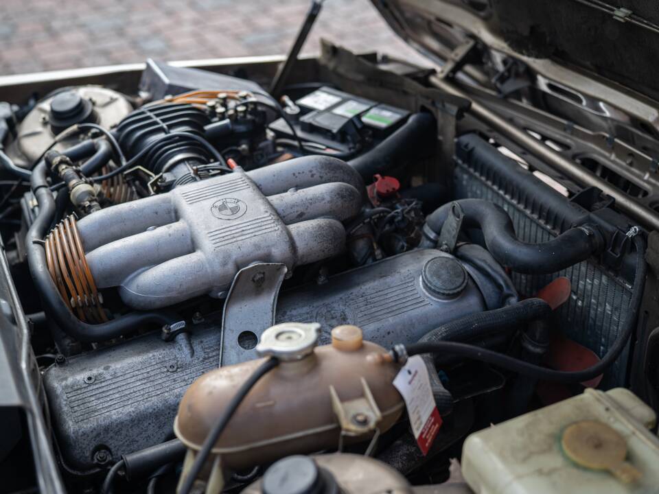 Image 10/76 of BMW 323i (1982)