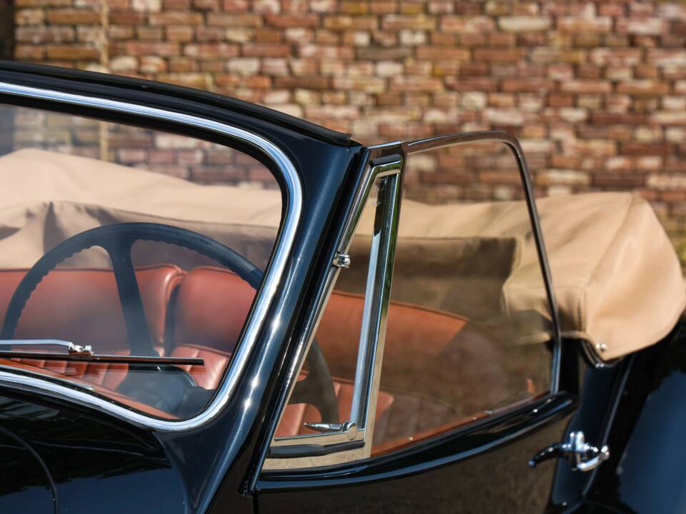Immagine 28/50 di Jaguar XK 120 DHC (1953)