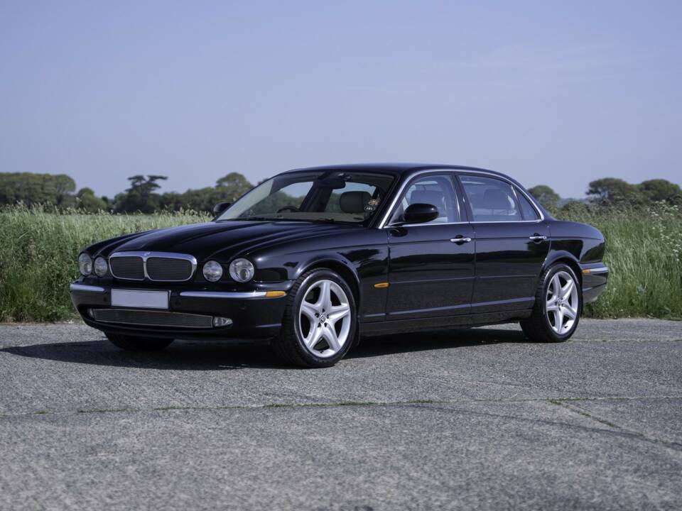 Obraz 13/50 pojazdu Jaguar XJR Super V8 (2004)