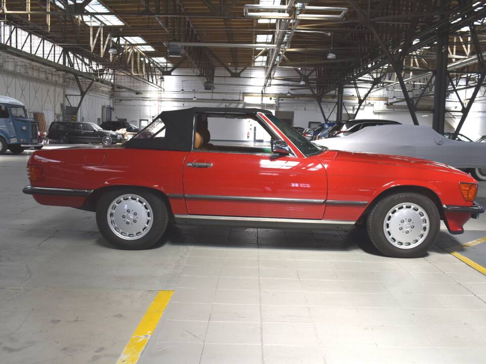 Image 18/94 of Mercedes-Benz 560 SL (1988)