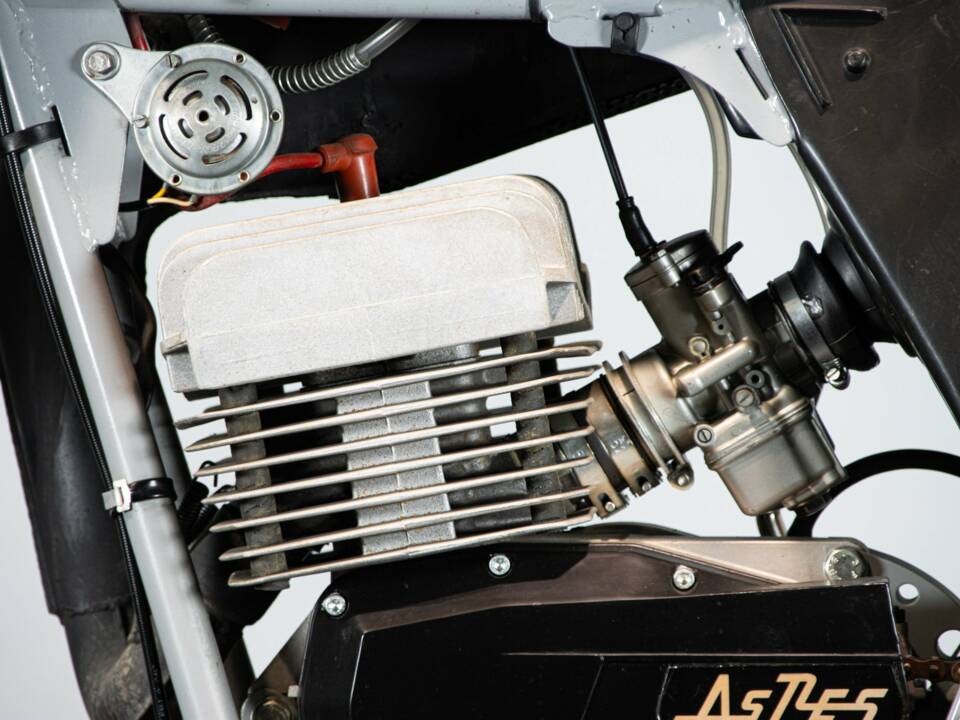 Immagine 27/50 di Aspes DUMMY (1977)