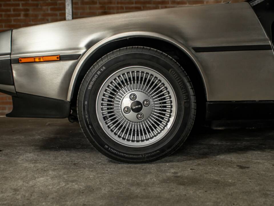 Image 14/66 of DeLorean DMC-12 (1981)