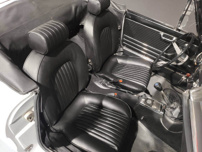 Image 8/9 of Alfa Romeo 1750 Spider (1969)