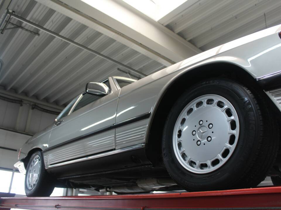 Bild 12/50 von Mercedes-Benz 560 SL (1987)