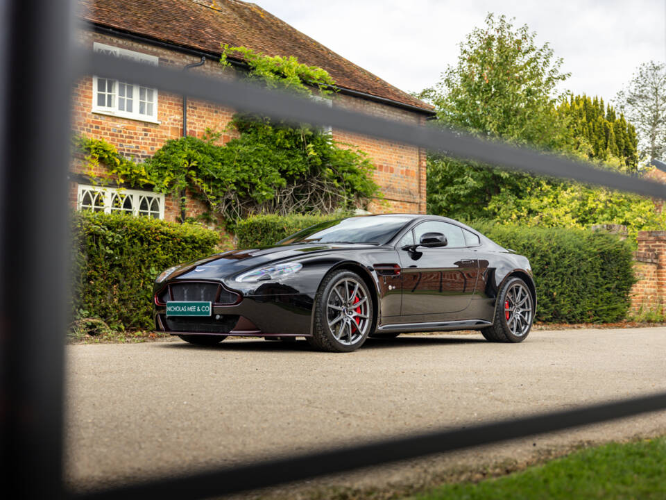 Image 32/69 de Aston Martin V12 Vantage S (2017)