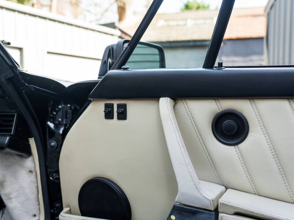 Imagen 37/60 de Porsche 911 Carrera 3.2 (WTL) (1988)