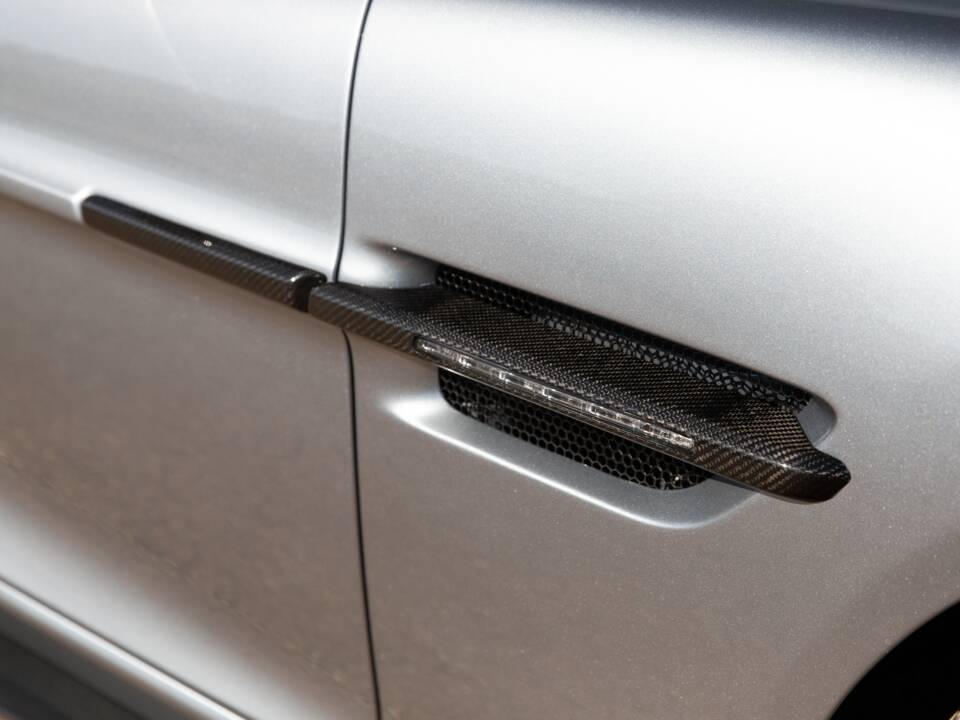 Image 15/80 of Aston Martin Vanquish (2013)