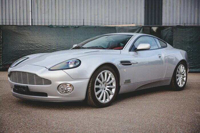 Immagine 7/7 di Aston Martin V12 Vanquish (2003)