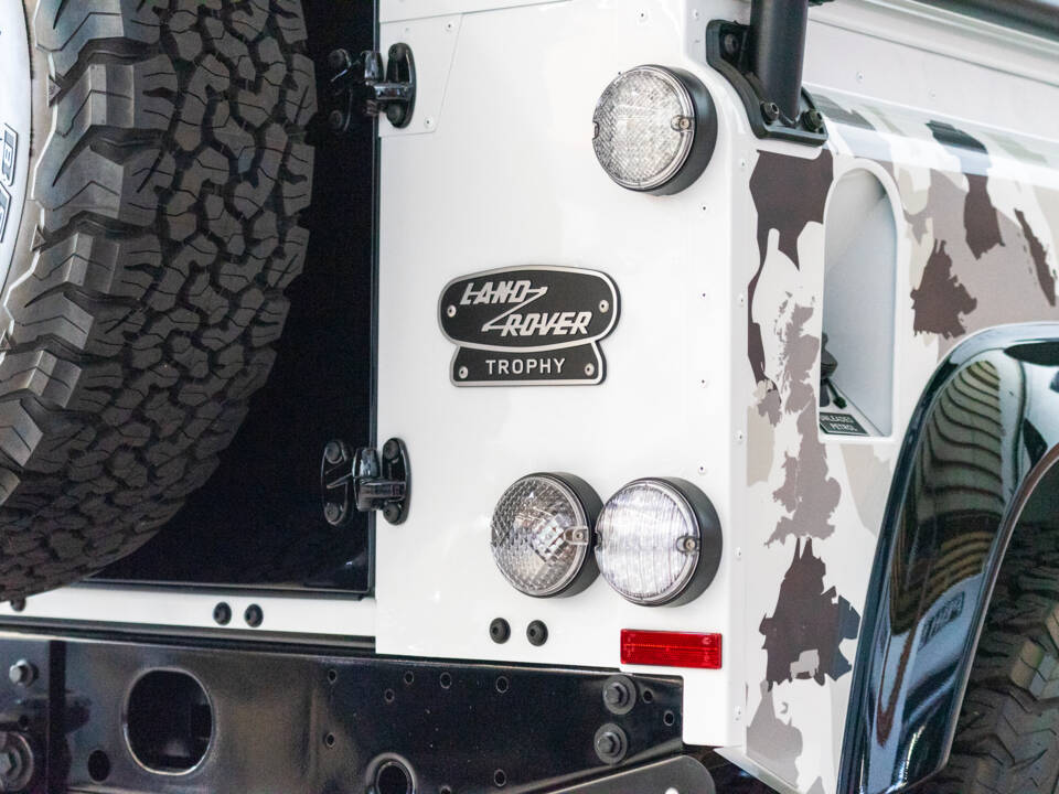 Bild 29/30 von Land Rover Defender 90 Works V8 (2012)