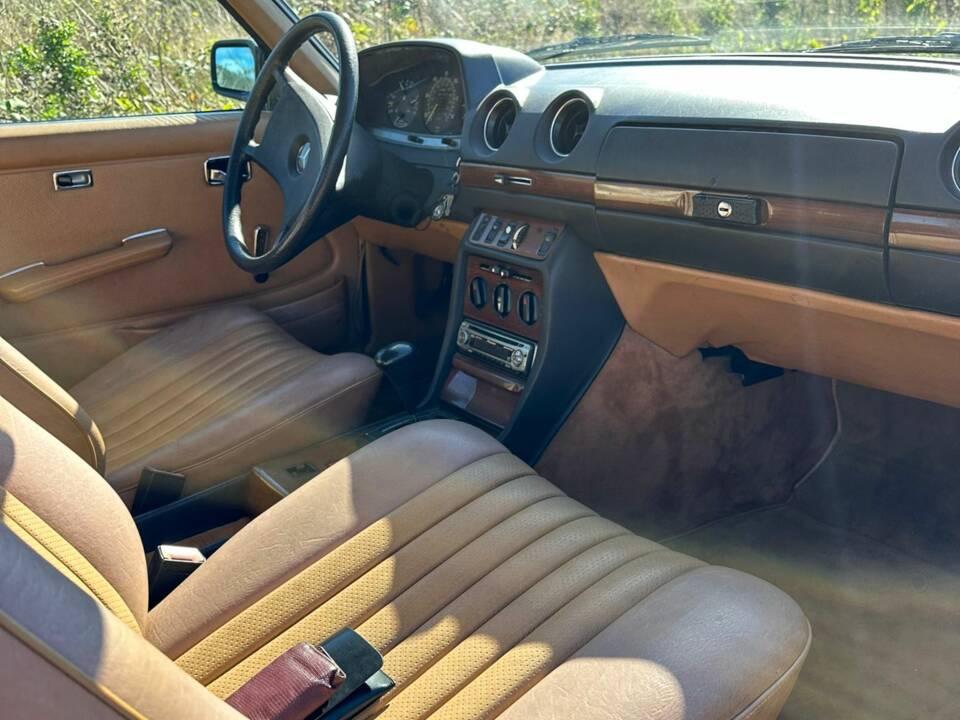 Image 18/26 de Mercedes-Benz 280 CE (1985)