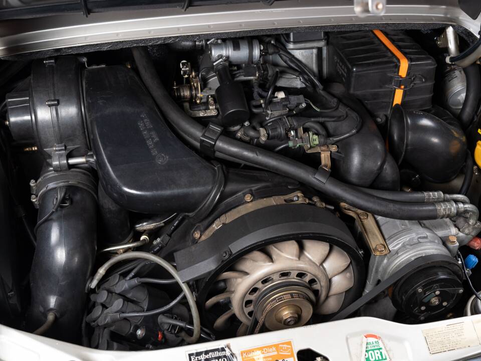 Image 40/41 de Porsche 911 Carrera 2 (1992)