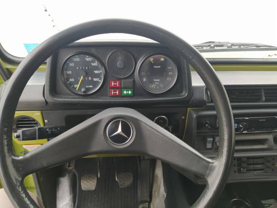 Image 2/5 de Mercedes-Benz 240 GD (kurz) (1983)