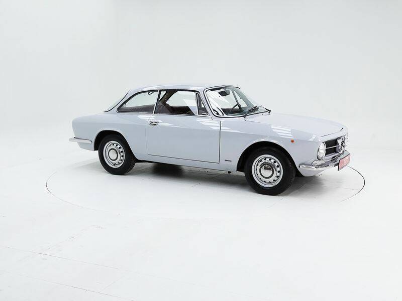 Bild 3/15 von Alfa Romeo Giulia 1300 GT Junior (1971)