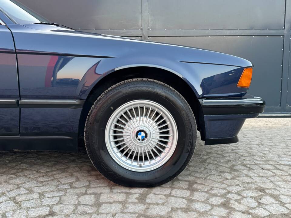 Immagine 90/99 di BMW 735i (1988)