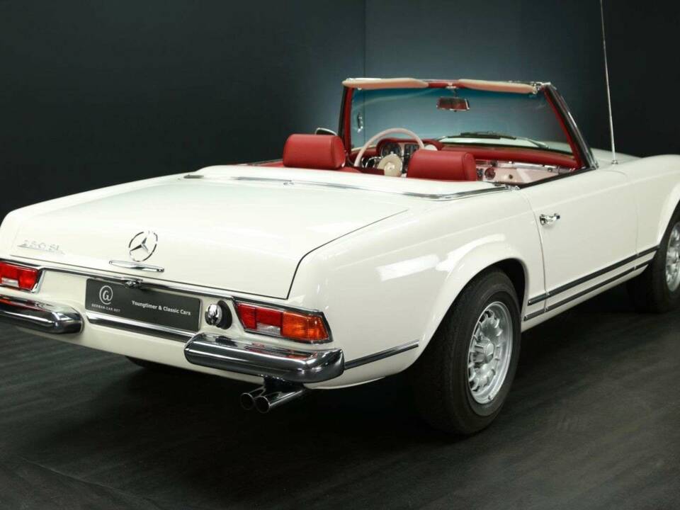 Immagine 2/30 di Mercedes-Benz 230 SL (1964)