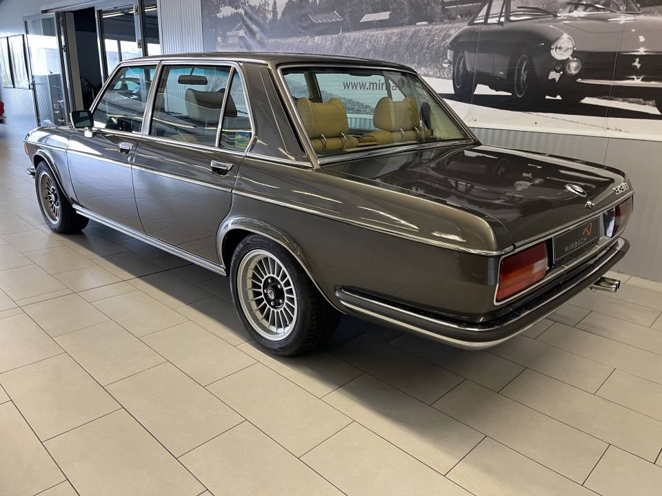 Imagen 2/19 de BMW 3,3 Li (1977)