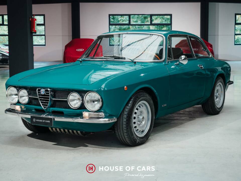 Image 2/25 of Alfa Romeo 1750 GT Veloce (1970)