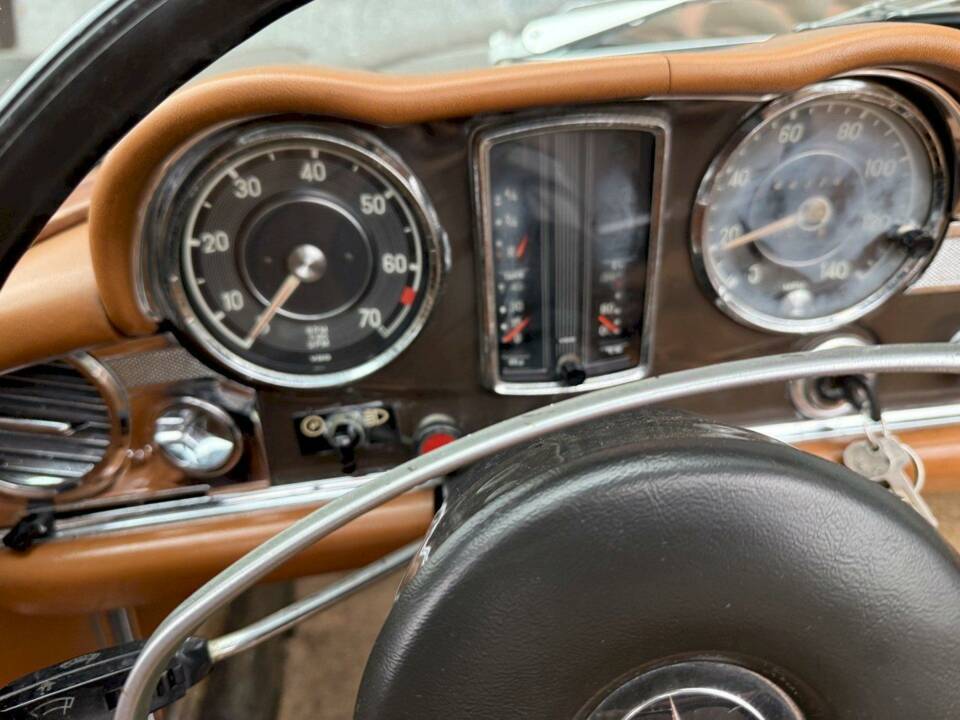 Image 21/36 de Mercedes-Benz 250 SL (1968)