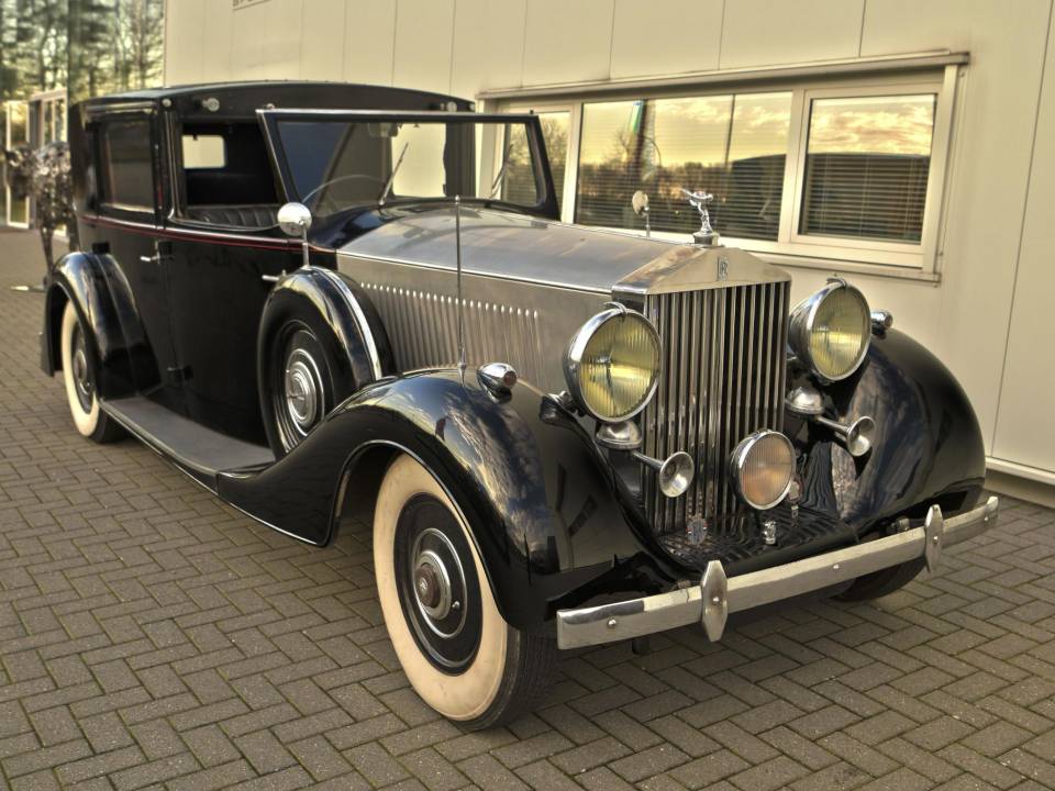 Image 1/50 of Rolls-Royce Phantom III (1938)